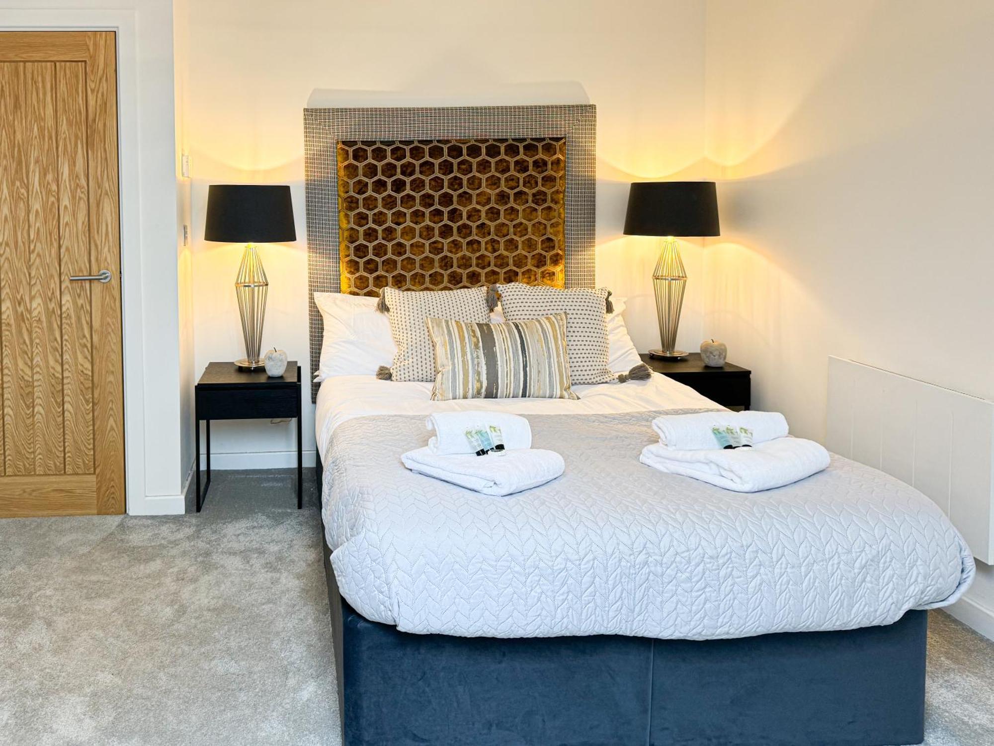 Free Parking - Central - Penthouse Йорк Экстерьер фото